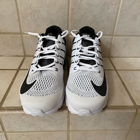 Nike Air Max Running Shoe - Picture 2 of 3